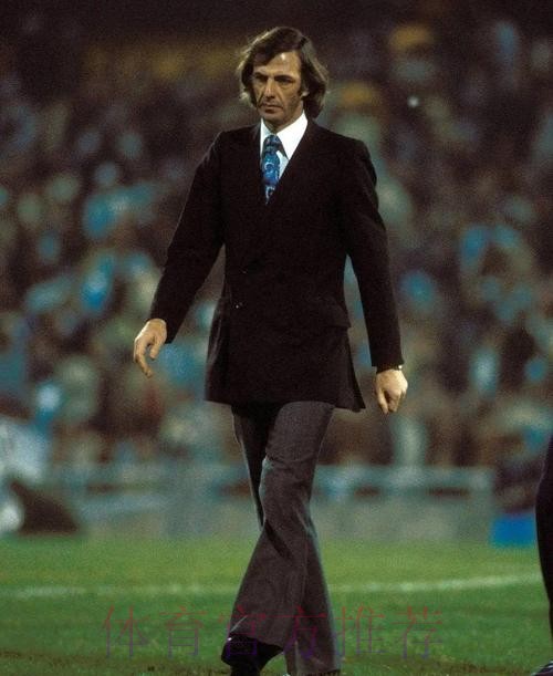 一战成名!阿根廷前锋战皇马上演大四喜 76年第一人