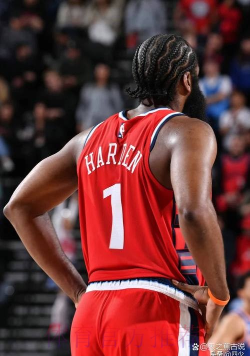哈登横撤步三分被犯规，首节9罚9中得到11分5助攻